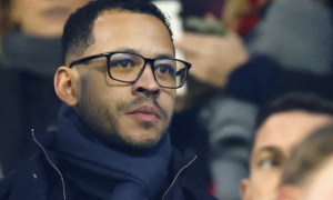 Tân HLV Rosenior giải thích lý do không chỉ đạo Chelsea trận thua Fulham