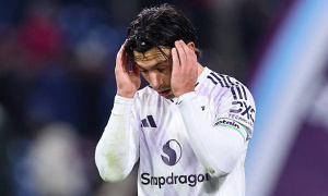 Hai bộ mặt trái ngược của Lisandro Martinez trước Burnley