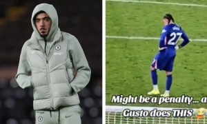 Malo Gusto lén phá chấm 11m khi Chelsea mất người