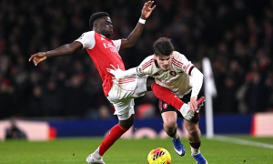 Kerkez hóa người hùng Liverpool, chặn đứng Saka