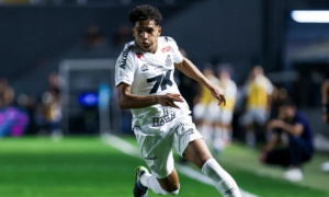 Romano xác nhận Tottenham đạt thỏa thuận mua Souza