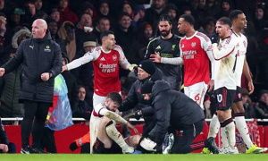 Bóng đá mất lòng tin sau cú đẩy người xấu xí của Martinelli