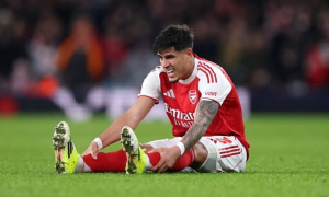 Arsenal nín thở chờ kết quả chấn thương của Hincapie