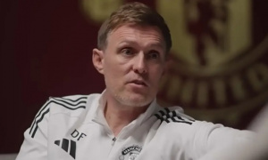 Fletcher yêu cầu sao Man Utd ưỡn ngực đập tan chỉ trích