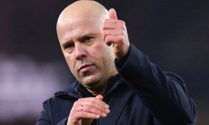 Arne Slot xác nhận tung đội hình mạnh đấu Barnsley