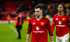 Dalot tiếc nuối vì tấm thẻ đỏ khiến Man Utd thất bại