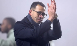 HLV Rosenior tuyên bố Chelsea đủ công cụ để thắng ngay