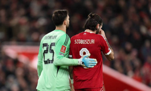 Szoboszlai hứng 'gạch đá' vì pha đánh gót tai hại