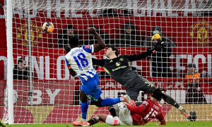 Welbeck thăng hoa là cái tát vào thương vụ Zirkzee