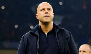 Slot trách sao Liverpool biếu bàn thắng dù thắng đậm