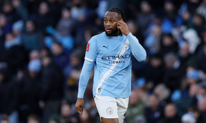 Doku nguy cơ phải dự bị cho Semenyo trong trận gặp Newcastle