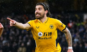 Carrick nên chọn món hời Neves thay vì canh bạc Baleba