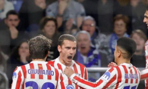 Siêu phẩm đá phạt của Griezmann cứu Atletico thoát hiểm