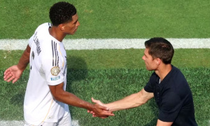 Jude Bellingham nổi đóa vì bị nghi bẻ ghế Xabi Alonso