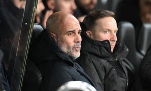 Pep Guardiola chê trách tổ trọng tài dù Man City thắng trận