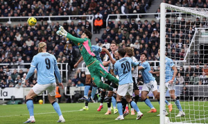 Trafford quá xuất sắc để mãi dự bị ở Man City