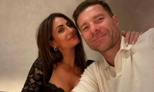 Vợ Xabi Alonso trải lòng khi chồng chia tay Real