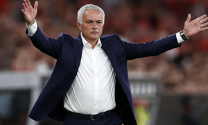 Mourinho tự xếp mình chung mâm Ronaldo và Figo
