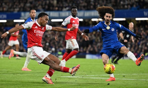 Canh bạc biến hậu vệ Arsenal thành tiền đạo của Arteta