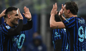 Siêu dự bị Esposito giúp Inter giữ ngôi đầu Serie A