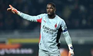 Maignan chờ chốt phí hoa hồng để ký gia hạn với Milan