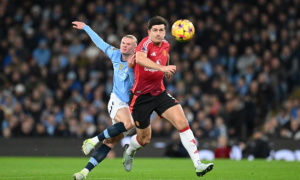 Dùng Maguire đấu Haaland là nước cờ tỉnh táo của Carrick