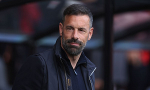 Bị MU ngó lơ, Van Nistelrooy lập tức có bến đỗ mới