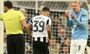 Pep Guardiola tố trọng tài xử ép Haaland một cách vô lý