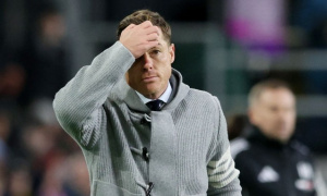 Burnley khốn đốn vì mất 8 trụ cột trước trận gặp Liverpool