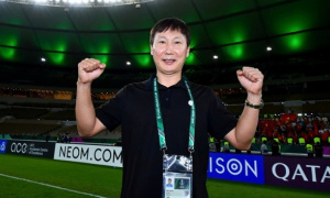 Tuyển Việt Nam thấp thỏm tương lai HLV Kim Sang-sik