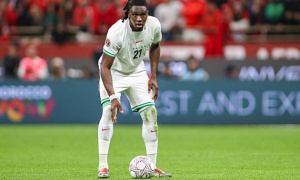 Quên Guehi đi, Calvin Bassey mới là cái tên Liverpool cần