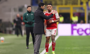 Lập cú đúp, Jesus vẫn lo dự bị trước MU