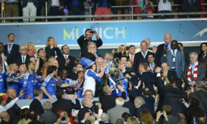 David Luiz tận hưởng cuộc sống vương giả ngày về Chelsea