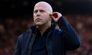 Arne Slot ngạc nhiên vì CĐV Liverpool cạn niềm tin