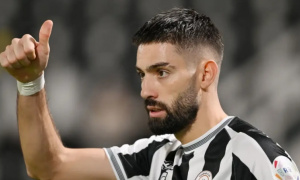 Roma quyết tâm vượt mặt Napoli vụ Yannick Carrasco