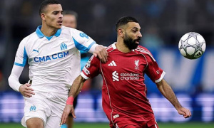 Cách Arne Slot tích hợp Salah vào kỷ luật thép của Liverpool