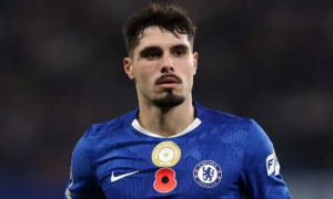 Neto lập kỷ lục tạt bóng tệ nhất Champions League