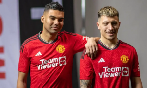 Martinez nghẹn ngào chia tay đàn anh Casemiro