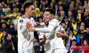 Sancho hóa người hùng giúp Villa giành vé sớm