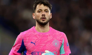 Pep Guardiola ngăn James Trafford rời Man City