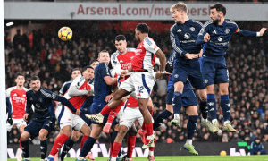 Soi trận Arsenal vs Man Utd: Michael Carrick đụng độ ngọn núi lớn
