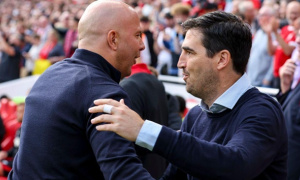 Nghịch lý Slot phải thắng 'kẻ thay thế' Iraola