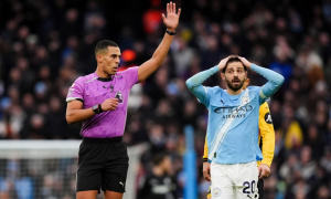 Cựu sếp PGMOL tố trọng tài sai lầm khi tước penalty của Man City