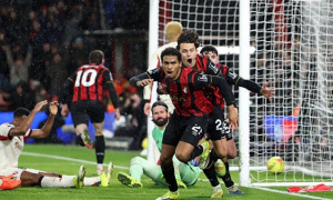 Nếm trái đắng phút 90+5, Liverpool đứt mạch bất bại