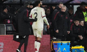 Redknapp mắng Liverpool nghiệp dư vụ thay người