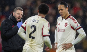 Liverpool trả giá đắt vì canh bạc hàng thủ của Arne Slot