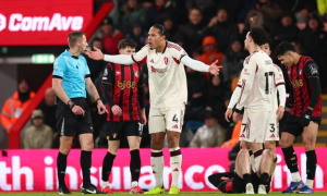 Van Dijk bị tố lười biếng khiến Liverpool trả giá đắt