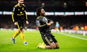 Gary Neville kinh ngạc trước siêu phẩm vô lê của Dorgu