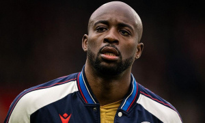 Juve rút lui vụ Mateta do rào cản tài chính