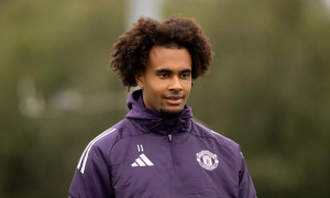 Hụt En-Nesyri, Juve quyết tranh Zirkzee với Roma